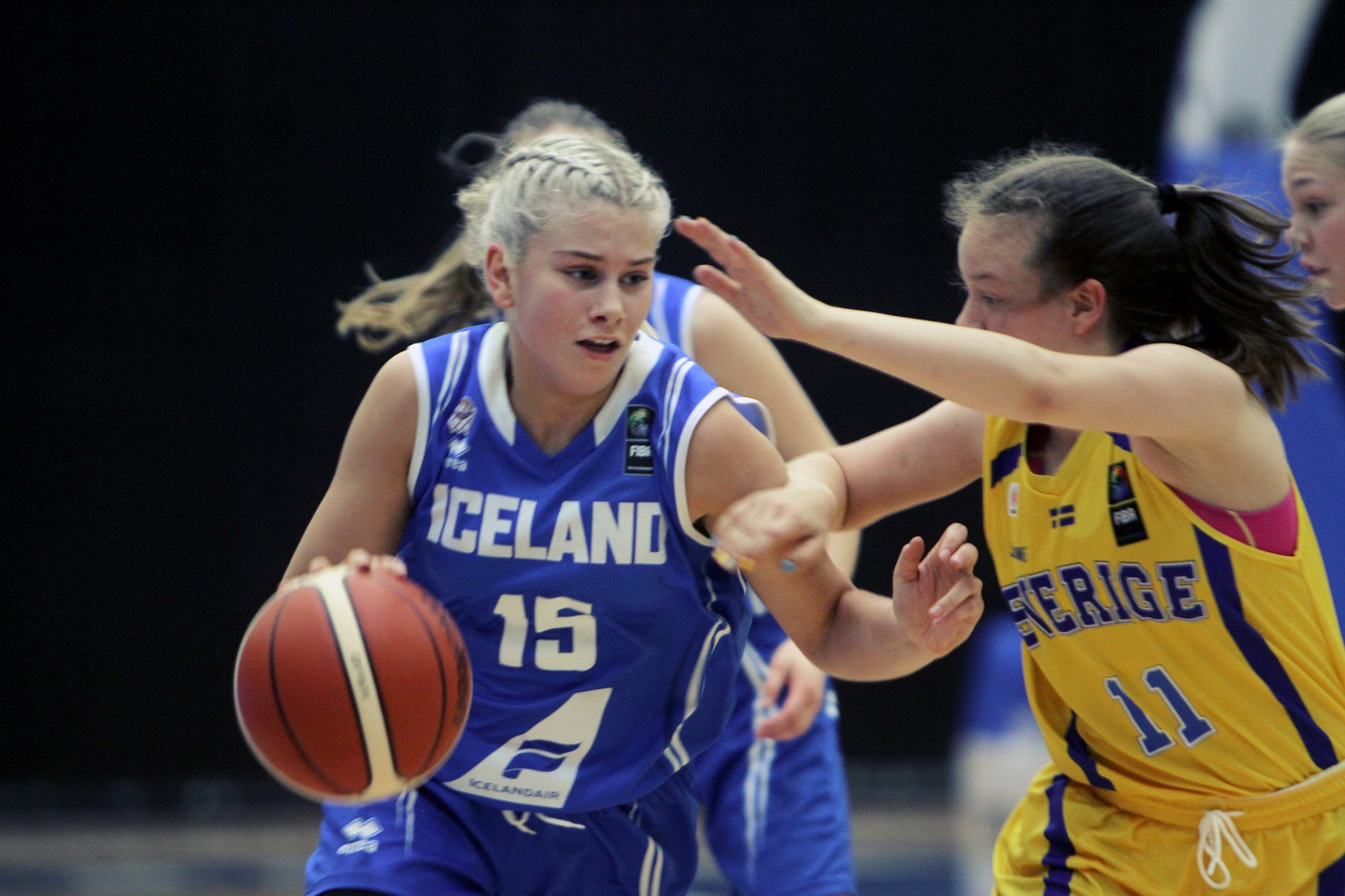 U16 stúlkna: Slappur þriðji leikhluti gegn Svíum